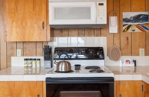 Lincoln City Apartment | Moonraker -Oceanfront, balcony, kitchen, fireplace