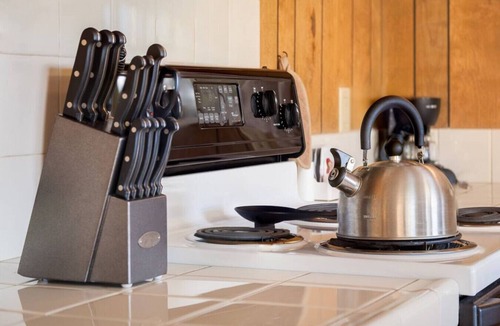 Lincoln City Apartment | Moonraker -Oceanfront, balcony, kitchen, fireplace