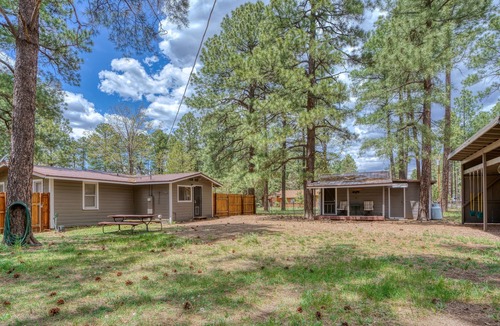 Pinetop-Lakeside Cabin | Moonridge Family Getaway w/Detached Casita, Wi-Fi, Fenced Yard & Dog-Friendly