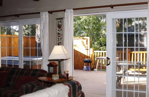 Upper Moonridge Cabin | Moonridge Ozone Spa Cabin- Pets are Free! Enclosed deck, Flat parking 2026-0155