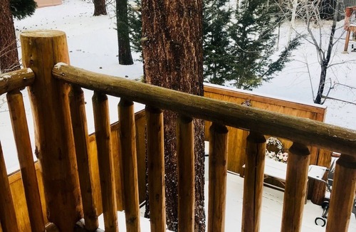 Upper Moonridge Cabin | Moonridge Ozone Spa Cabin- Pets are Free! Enclosed deck, Flat parking 2026-0155