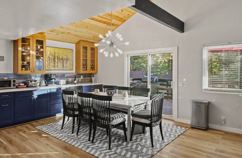 Moonridge Ski Chalet | Moonridge Ski&Zoo Chalet HotTub/4 BB/BBQ/Fire Pit