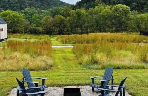 Stanton Cabin | Moonrise Meadow at Three Suns Cabins