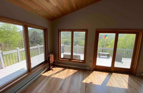 Roxbury House | Moonrise Mountain House, Catskills Ski Retreat