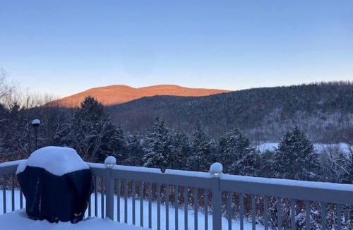 Roxbury House | Moonrise Mountain House, Catskills Ski Retreat