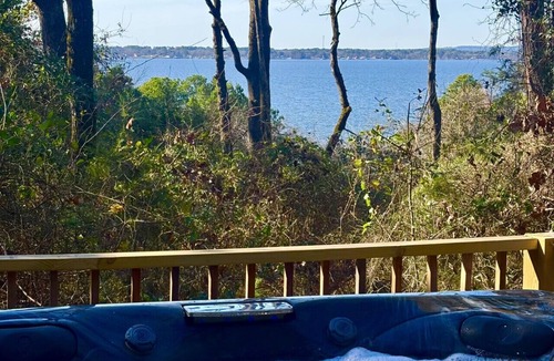 Flint Cabin | MoonRiver Romantic Lake Escape: HOT TUB & FIre Pit