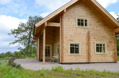 Dingwall House | Moonshine Cottage