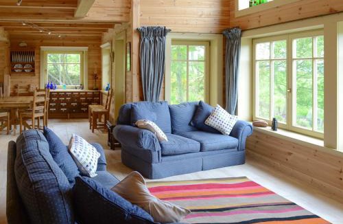 Dingwall House | Moonshine Cottage