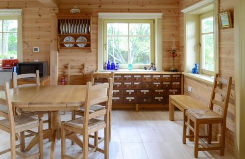 Dingwall House | Moonshine Cottage