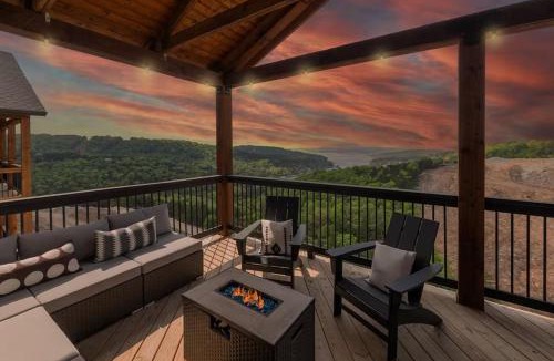 Indian Point Apartment | Moonstone Lodge Lake Views Sleeps 28 GolfSim Pup Friendly