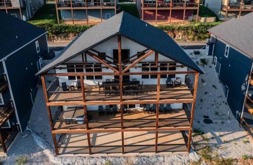 Indian Point Apartment | Moonstone Lodge Lake Views Sleeps 28 GolfSim Pup Friendly