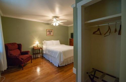 Edray Hotel | Moore House Inn & Cabins