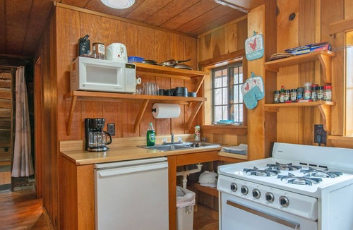 Marlinton Hotel | Moore House Inn & Cabins