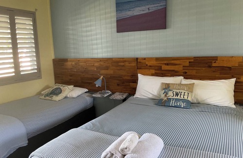 Moore Park Beach Hotel | Moore Park Beach Motel