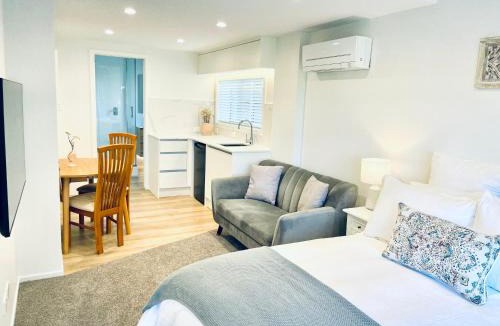 Cockle Bay House | Moores Studio Retreat