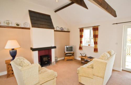 Boston House | Moorhen Cottage - E3750