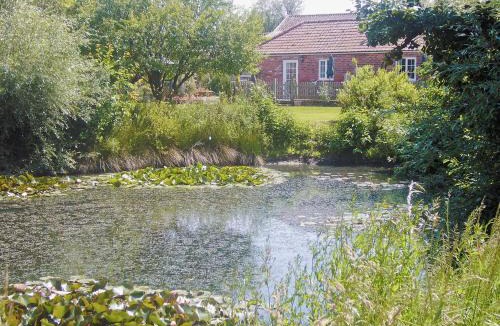 Boston House | Moorhen Cottage - E3750