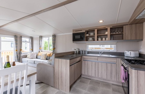 Malton Cabin | Moorhen Lodge - Hot Tub