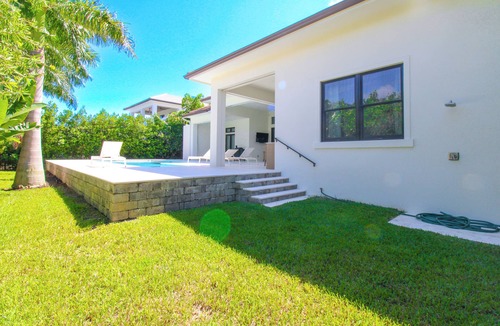 Moorings House | Moorings Rental w/4BR, 4.5 Bath & Pool