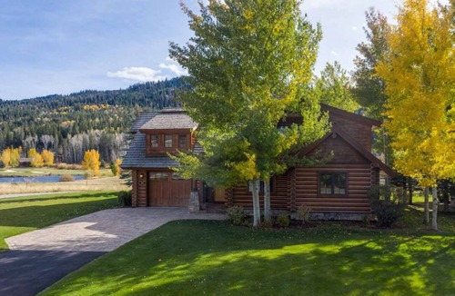 Victor Cabin | Moose Cabin | Bronze Buffalo Ranch