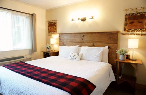 West Yellowstone Hotel | Moose Creek Inn