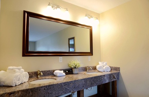 West Yellowstone Hotel | Moose Creek Inn