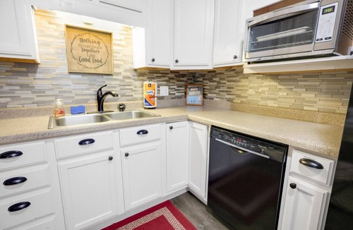 Garden City Apartment | Moose Haven | Pet Friendly, Hot Tub, Walk 2 Lake, Huge Yard, AC