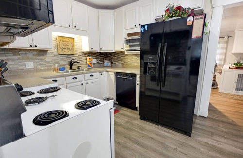 Garden City Apartment | Moose Haven | Pet Friendly, Hot Tub, Walk 2 Lake, Huge Yard, AC