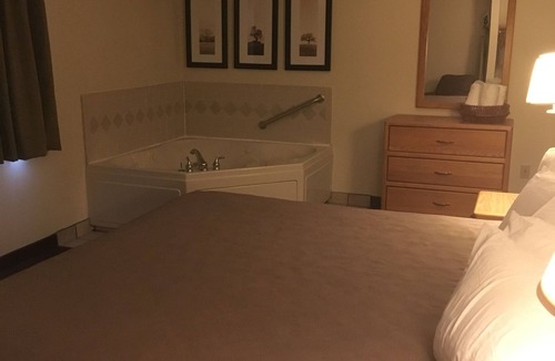 Moose Lake Hotel | Moose Lake Lodge & Suites