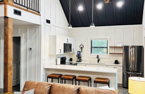 Steelville Cabin | Moose Lodge- 180 Acre Nature Retreat on Meramec