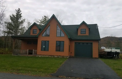 North Lake George House | Moose Lodge - Rustic and Cozy