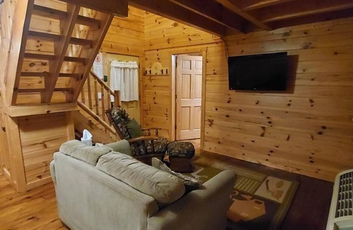Moravia Cabin | Moose - Sleeps up to 6