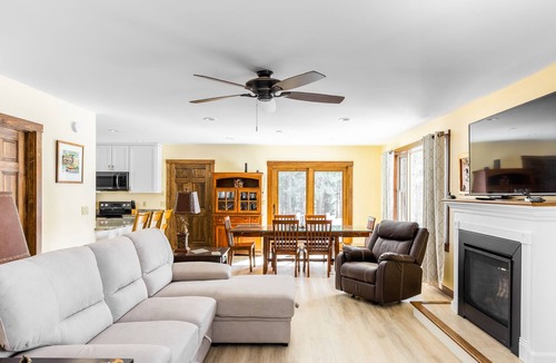 Beaver Cove House | Moosehead Lakefront|Hot Tub|Pet Friendly|Private Dock|Fast WIFI|Personal chef