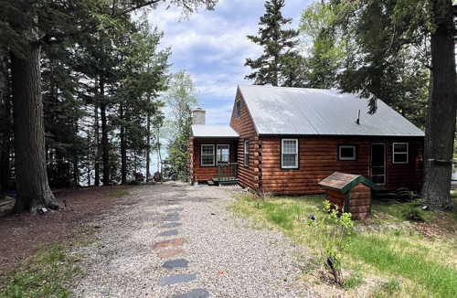 Greenville House | Moosehead Lakefront Serenity (Waterfront on Moosehead Lake)