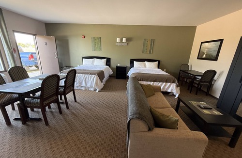 Moosehorn Hotel | Moosehorn Motor Hotel