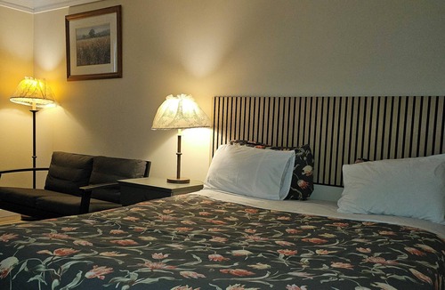 Moosomin Hotel | Moosomin Country Squire Inn