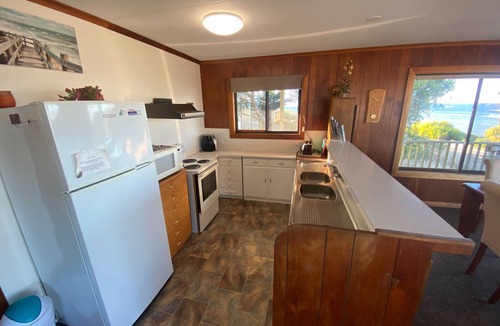 Para Wurlie House | Morala ~ Esplanade with sea views! * OFF PEAK SPECIAL*