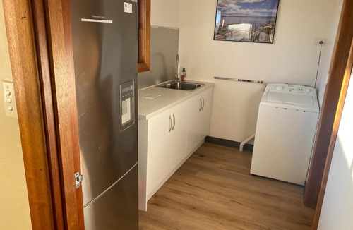 Para Wurlie House | Morala ~ Esplanade with sea views! * OFF PEAK SPECIAL*