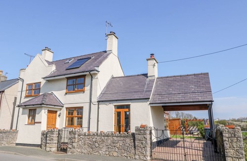 Newborough House | MORANNEDD, pet friendly, with open fire in Newborough