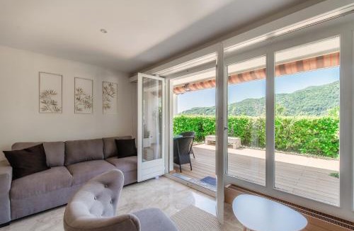 Morcote Apartment | Morcote Romance by Quokka 360 - Apartment with Patio and Shared Pool