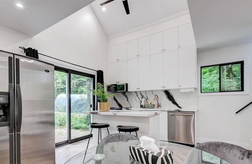 Minden Hills Cottage | Morden Main House on Moore Lake