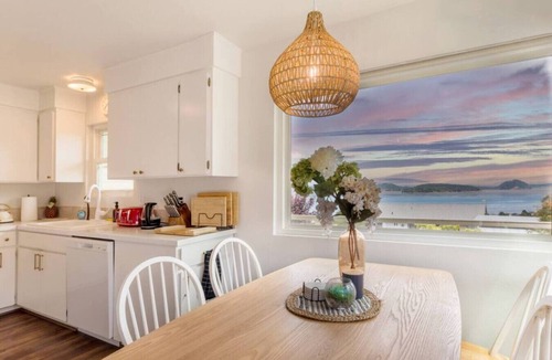 Oak Harbor House | Morden Rustic 6B3B w/Water & Mountain View + BBQ