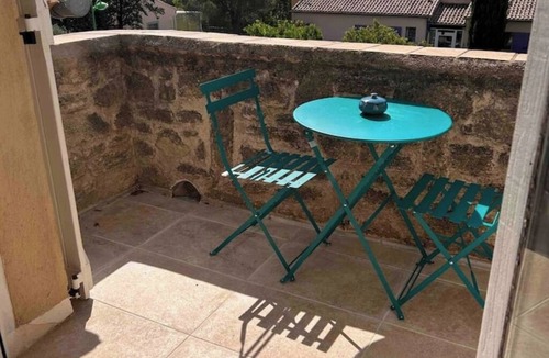 Saint-Martin-de-Londres Apartment | More.