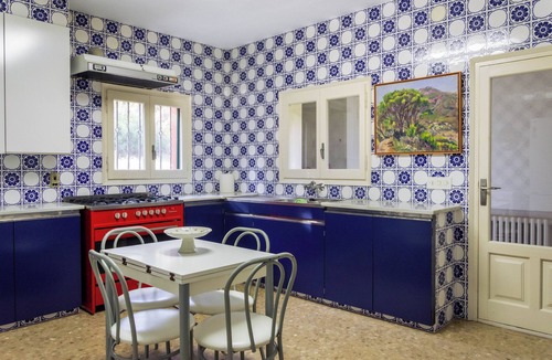 Palamos House | More Terracotta. Fabulous house located among vineyards.