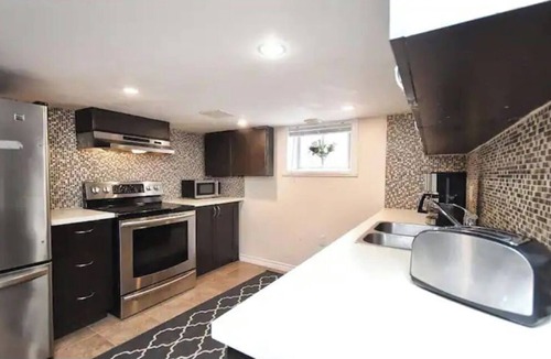 Thornhill Apartment | More then 30 days Bright walkout Basement Apt,5 min walk to Yonge St