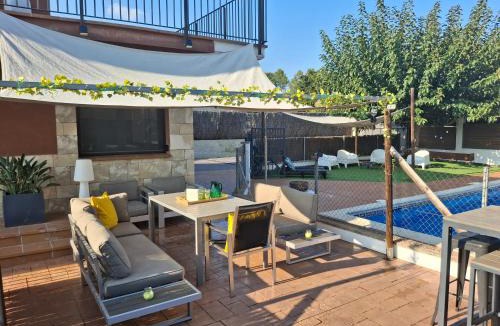 Fonollosa House | MORERA BLANCA piscina, barbacoa, chill-out