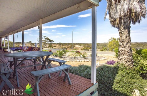 Morgan House | Morgan on the River Murray with awesome river and scrub views