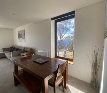 Hotham Heights Apartment | Moritz 8 - undercover private parking