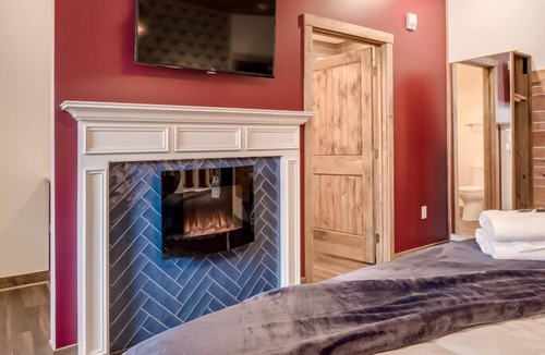 Prescott Hotel | Morning Coffee | Steps to Dining | Riverside Charm