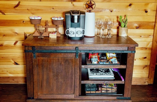 Valley View Cabin | Morning Star - Western Charm and Monkey Magic!